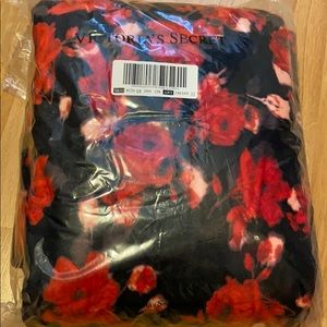 Victoria’s Secret Sherpa blanket NEW